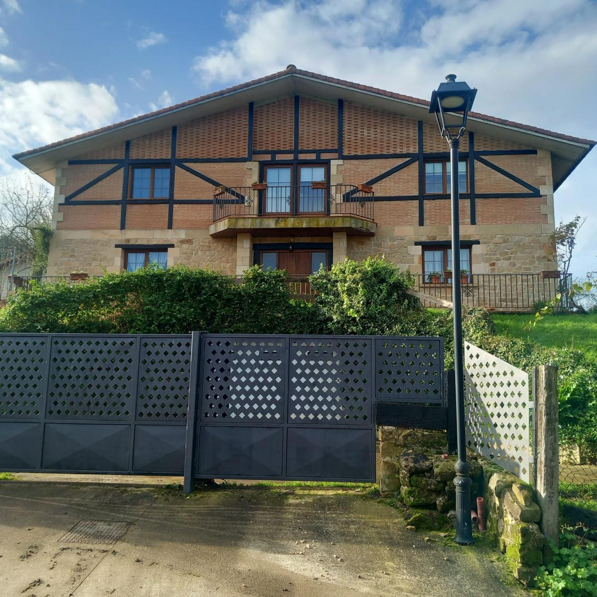Solapetxea Con Sauna Homestay *
